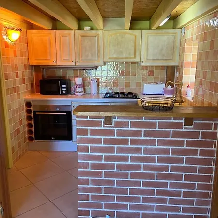 La Petite Maison Dans Le Quercy بيت للعطل *